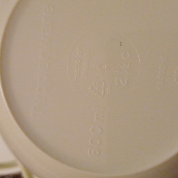4/$40 New Greenish Yellow Tupperware Thatsa Extra Mini Bowl - 600 mL - Picture 4 of 6